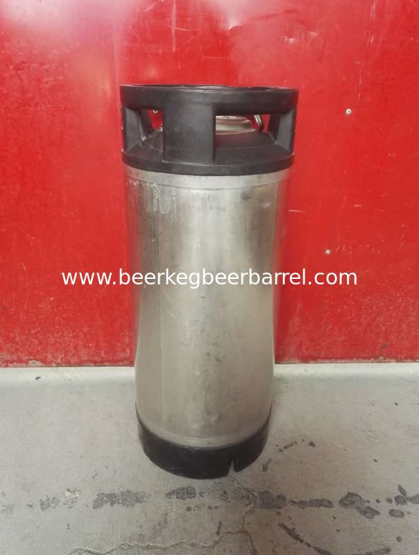 Used conditions 5gallon  ball lock keg with rubber handle