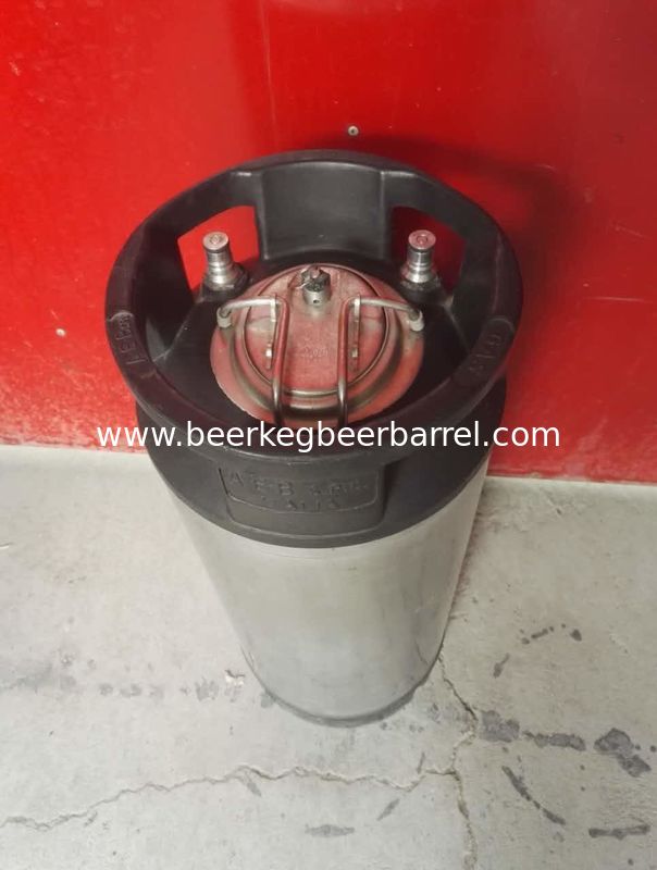 used/second hand 5gallon ball lock keg , with rubber handle, for home brew