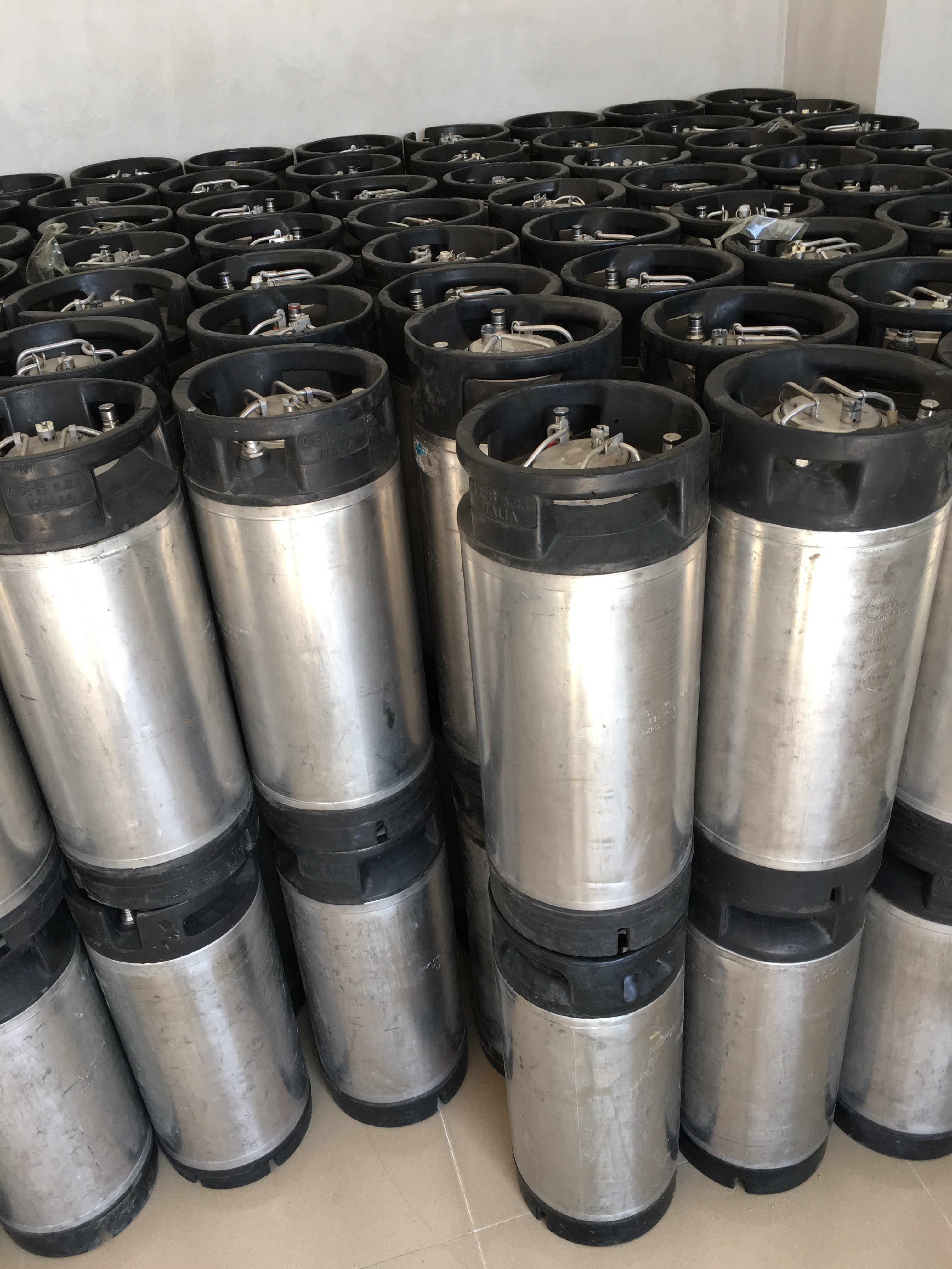 used 5gallon ball lock keg with rubber handle for homebrew use